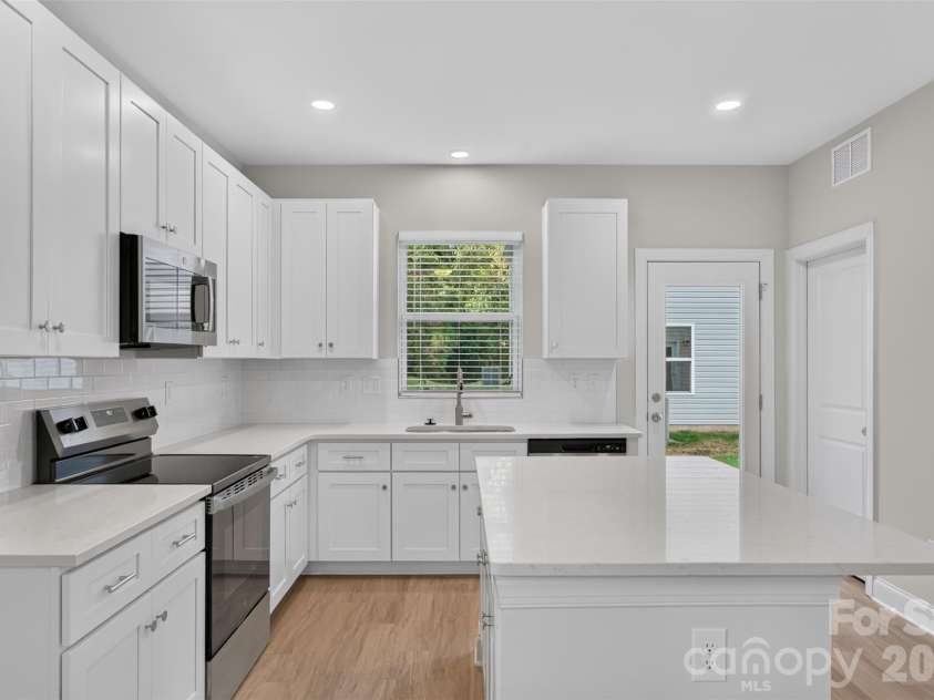 3533 Avalon Avenue, Charlotte, NC 28208.  MLS# CAR4431721, YatesRealty ID 54929. 