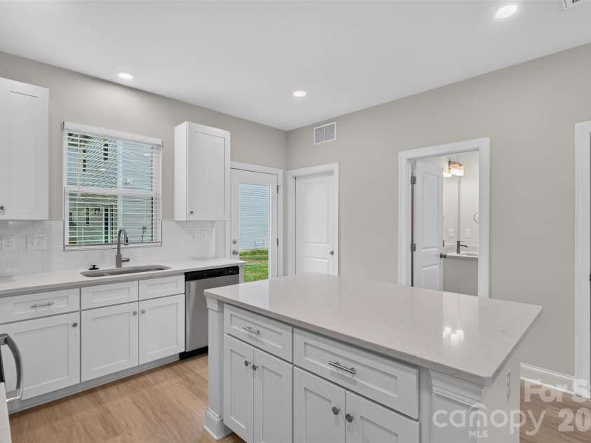 3533 Avalon Avenue, Charlotte, NC 28208.  MLS# CAR4431721, YatesRealty ID 54929. 