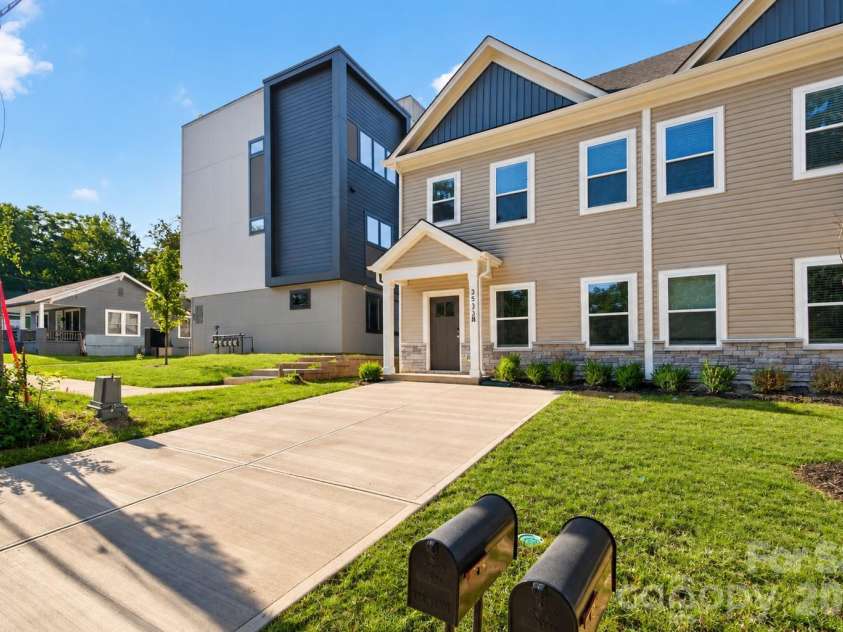 3533 Avalon Avenue, Charlotte, NC 28208.  MLS# CAR4431721, YatesRealty ID 54929. 