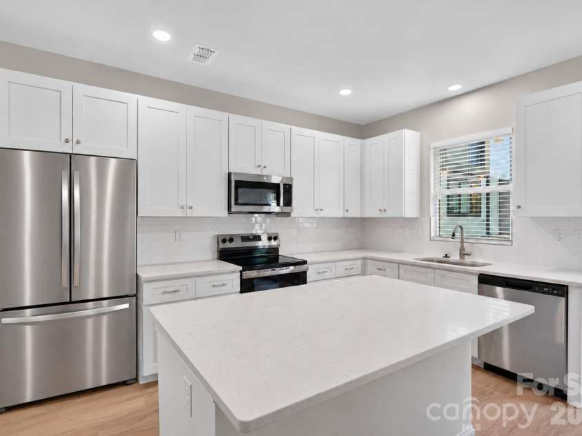 3533 Avalon Avenue, Charlotte, NC 28208.  MLS# CAR4431721, YatesRealty ID 54929. 