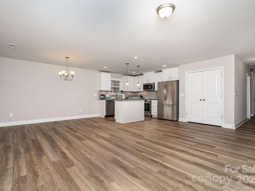 2961 Eddystone Lane, Winston Salem, NC 27103.  MLS# CAR4245984, YatesRealty ID 5493. 