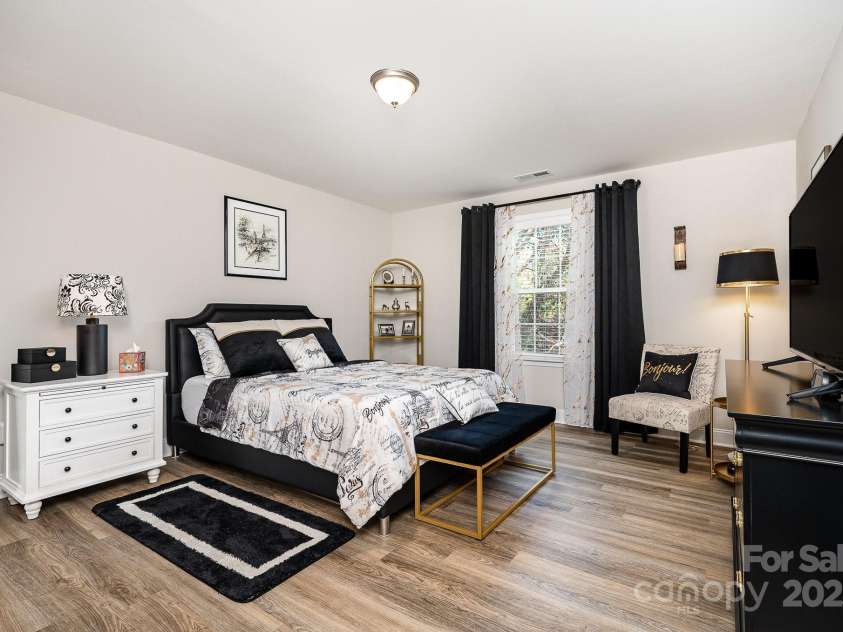 2961 Eddystone Lane, Winston Salem, NC 27103.  MLS# CAR4245984, YatesRealty ID 5493. 