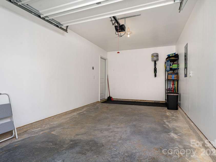 2961 Eddystone Lane, Winston Salem, NC 27103.  MLS# CAR4245984, YatesRealty ID 5493. 