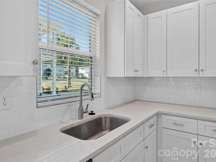3535 Avalon Avenue, Charlotte, NC 28208.  MLS# CAR4431703, YatesRealty ID 54930. 