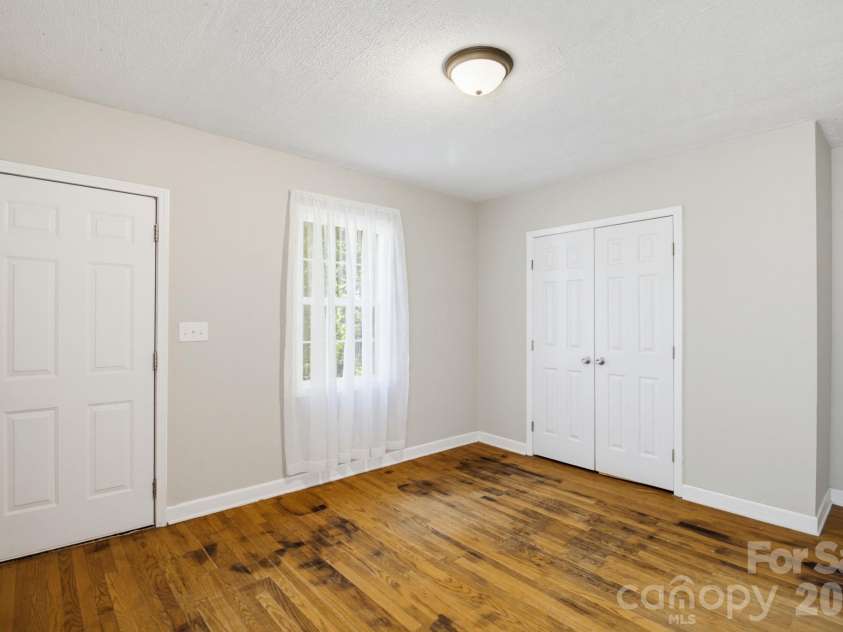 202 4th Street, Lexington, NC 27292.  MLS# CAR4429047, YatesRealty ID 54931. 