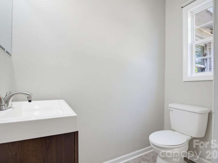 202 4th Street, Lexington, NC 27292.  MLS# CAR4429047, YatesRealty ID 54931. 