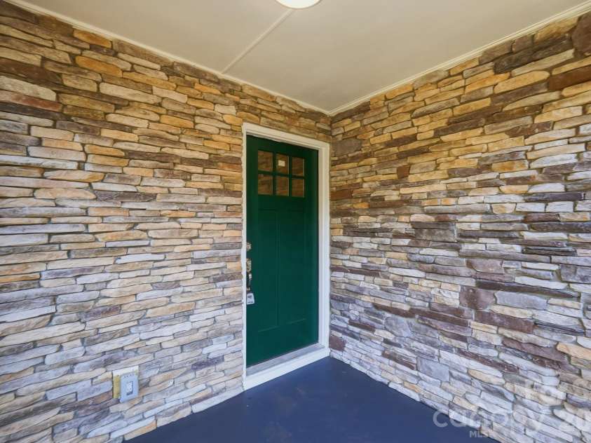3228 Barfield Drive, Charlotte, NC 28217.  MLS# CAR4431105, YatesRealty ID 54933. 