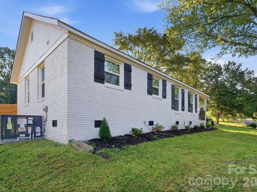 3228 Barfield Drive, Charlotte, NC 28217.  MLS# CAR4431105, YatesRealty ID 54933. 