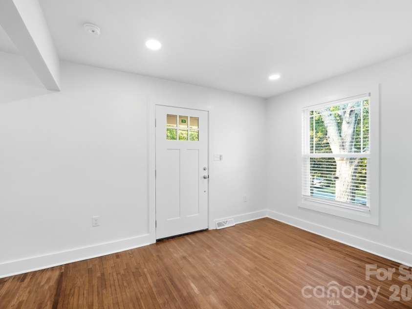 3228 Barfield Drive, Charlotte, NC 28217.  MLS# CAR4431105, YatesRealty ID 54933. 
