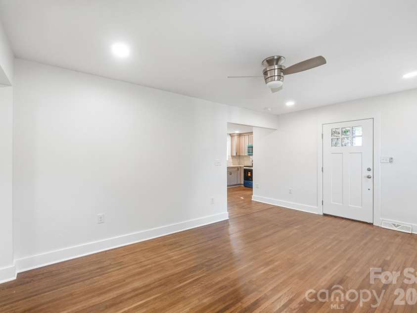 3228 Barfield Drive, Charlotte, NC 28217.  MLS# CAR4431105, YatesRealty ID 54933. 