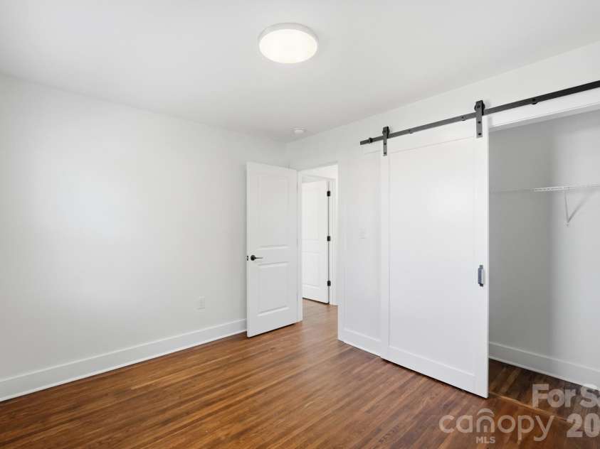 3228 Barfield Drive, Charlotte, NC 28217.  MLS# CAR4431105, YatesRealty ID 54933. 