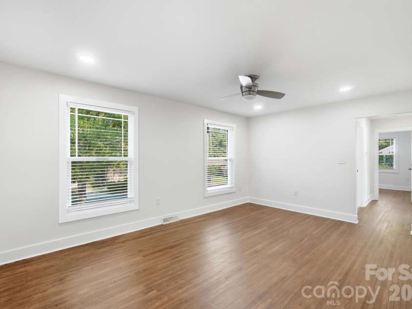 3228 Barfield Drive, Charlotte, NC 28217.  MLS# CAR4431105, YatesRealty ID 54933. 