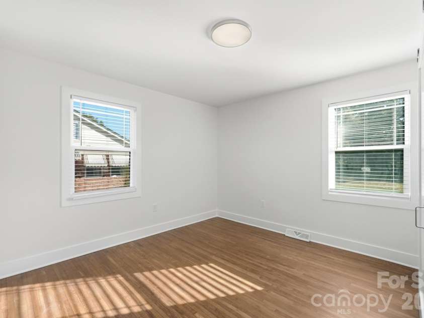 3228 Barfield Drive, Charlotte, NC 28217.  MLS# CAR4431105, YatesRealty ID 54933. 