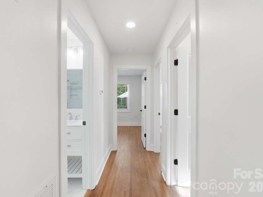 3228 Barfield Drive, Charlotte, NC 28217.  MLS# CAR4431105, YatesRealty ID 54933. 