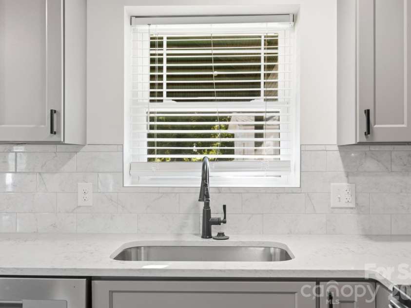 3228 Barfield Drive, Charlotte, NC 28217.  MLS# CAR4431105, YatesRealty ID 54933. 