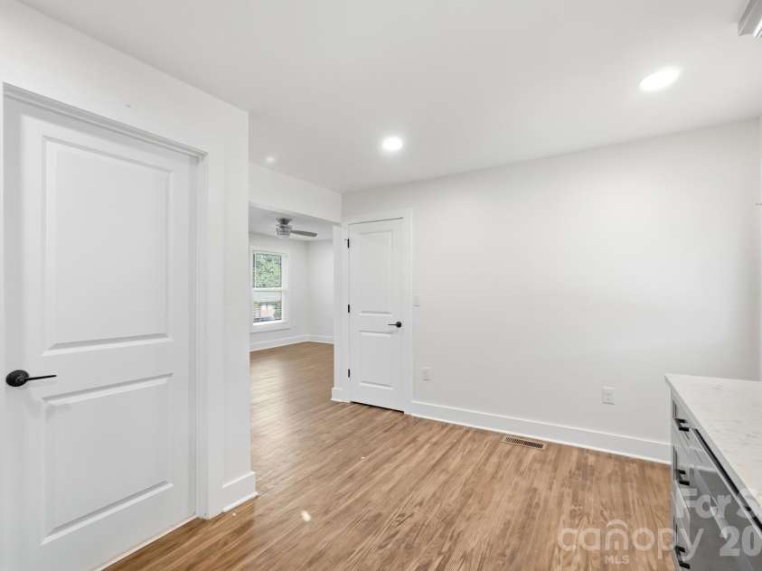3228 Barfield Drive, Charlotte, NC 28217.  MLS# CAR4431105, YatesRealty ID 54933. 