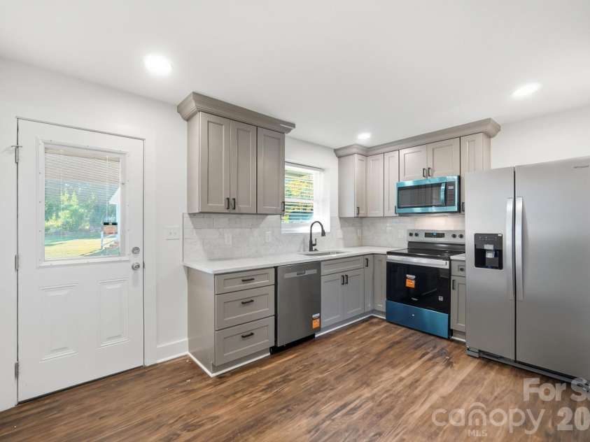3228 Barfield Drive, Charlotte, NC 28217.  MLS# CAR4431105, YatesRealty ID 54933. 