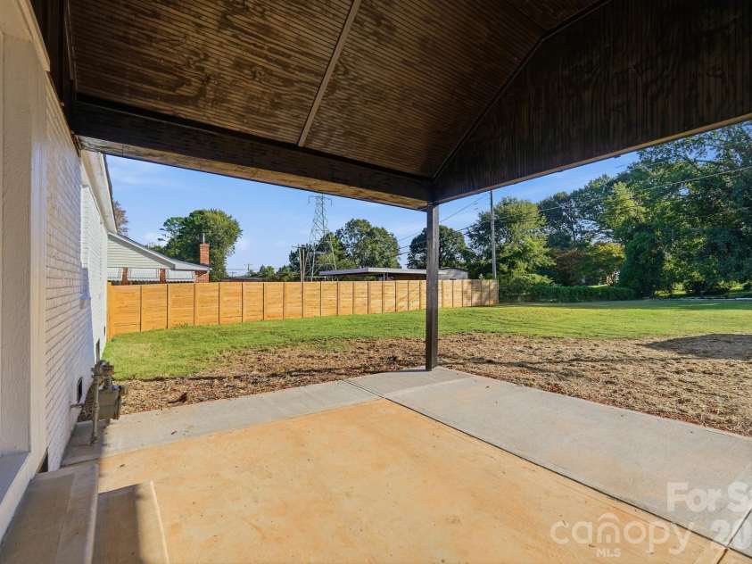 3228 Barfield Drive, Charlotte, NC 28217.  MLS# CAR4431105, YatesRealty ID 54933. 