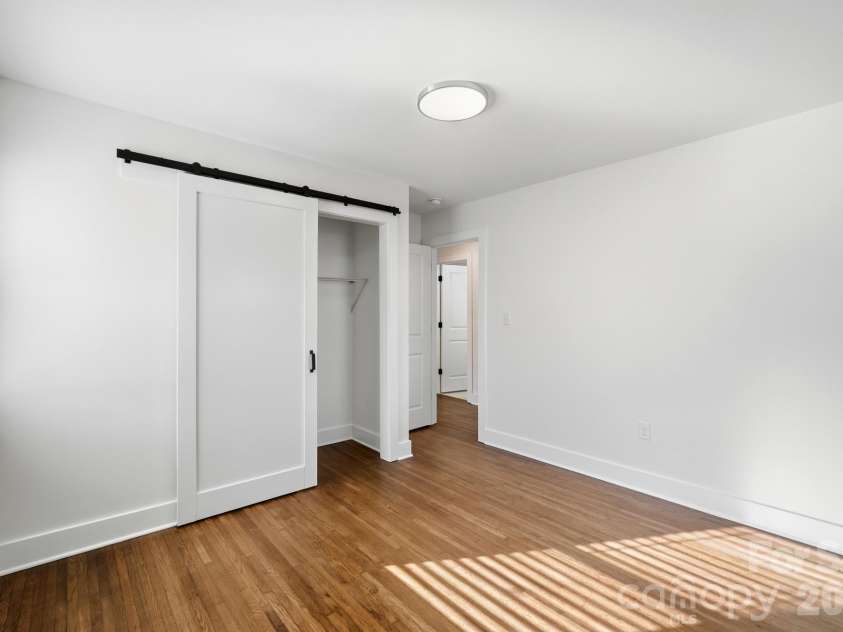3228 Barfield Drive, Charlotte, NC 28217.  MLS# CAR4431105, YatesRealty ID 54933. 