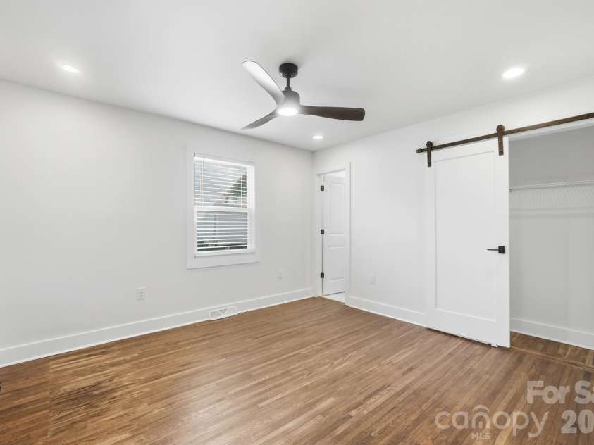 3228 Barfield Drive, Charlotte, NC 28217.  MLS# CAR4431105, YatesRealty ID 54933. 