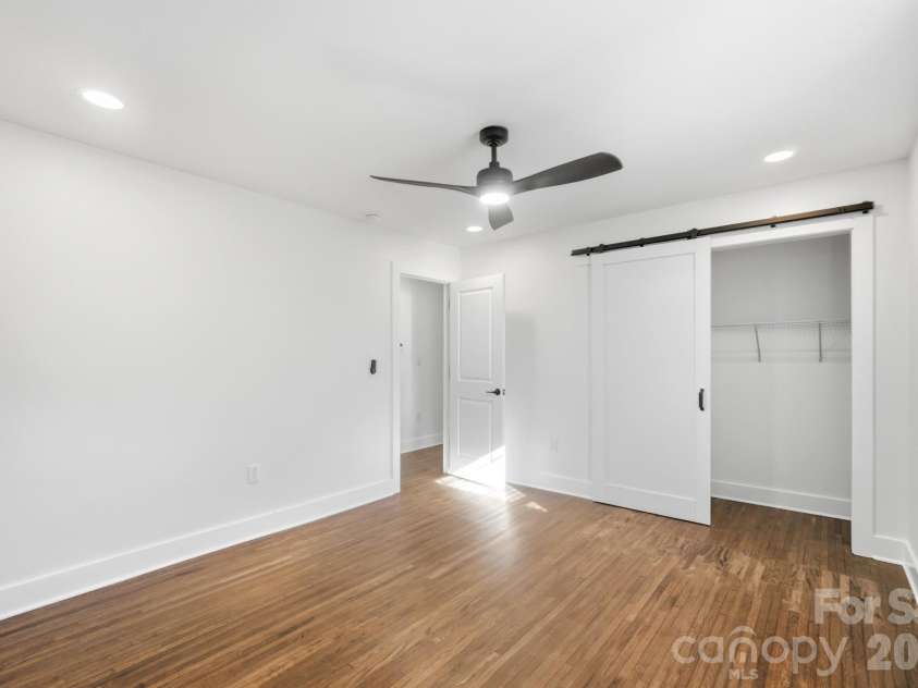 3228 Barfield Drive, Charlotte, NC 28217.  MLS# CAR4431105, YatesRealty ID 54933. 