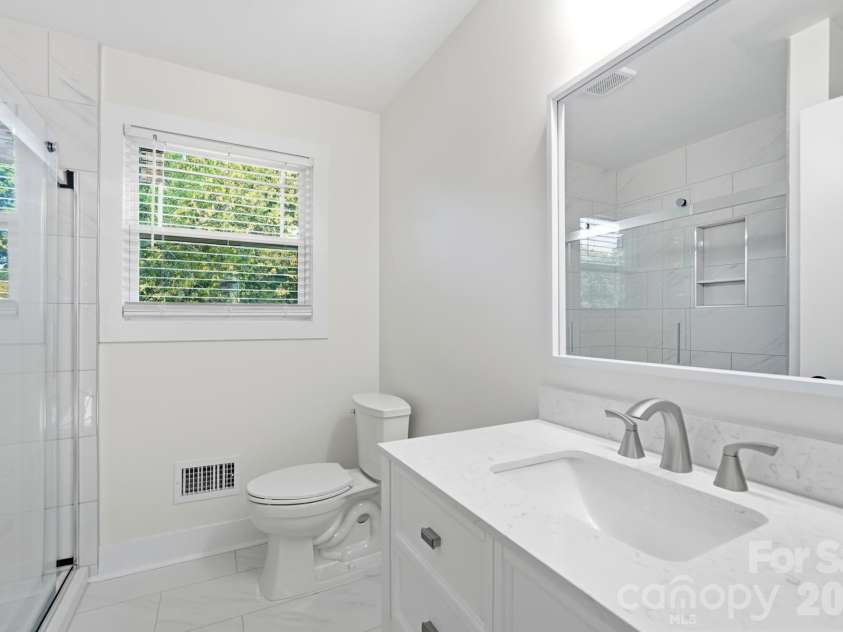 3228 Barfield Drive, Charlotte, NC 28217.  MLS# CAR4431105, YatesRealty ID 54933. 