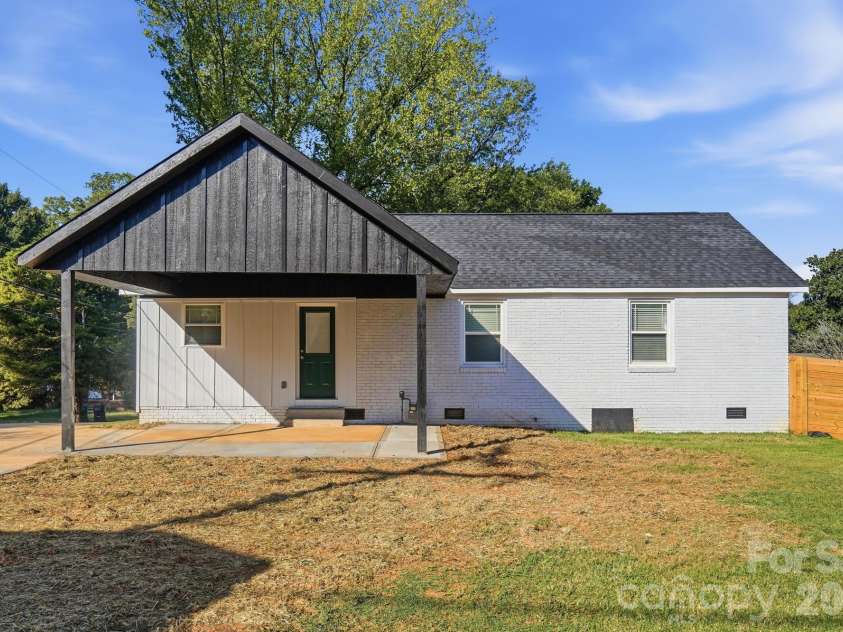 3228 Barfield Drive, Charlotte, NC 28217.  MLS# CAR4431105, YatesRealty ID 54933. 