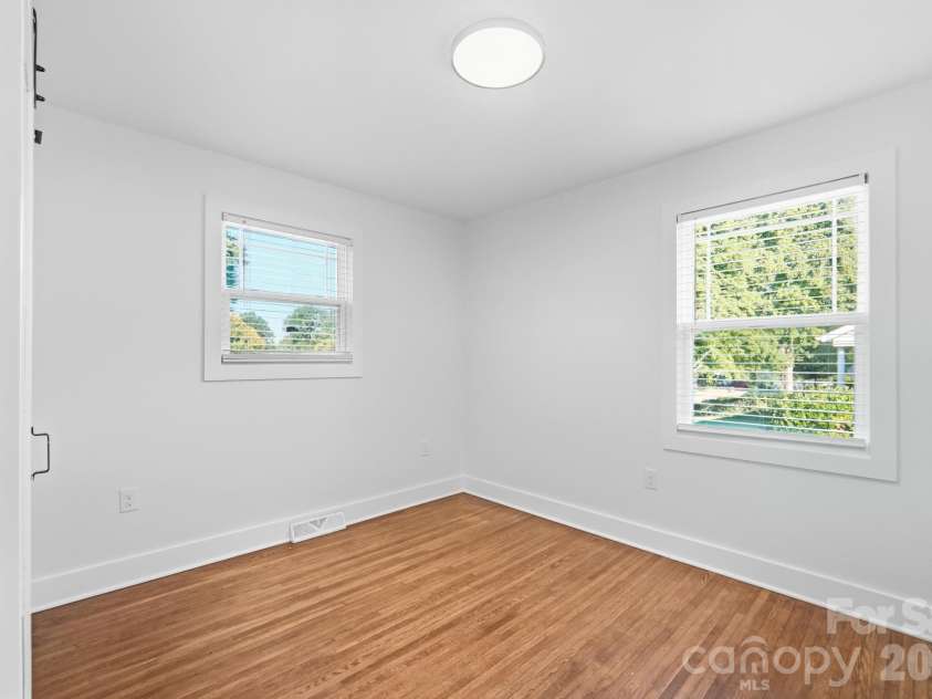 3228 Barfield Drive, Charlotte, NC 28217.  MLS# CAR4431105, YatesRealty ID 54933. 