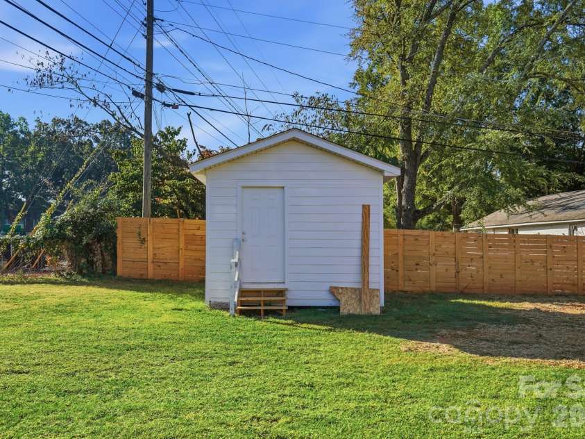 3228 Barfield Drive, Charlotte, NC 28217.  MLS# CAR4431105, YatesRealty ID 54933. 
