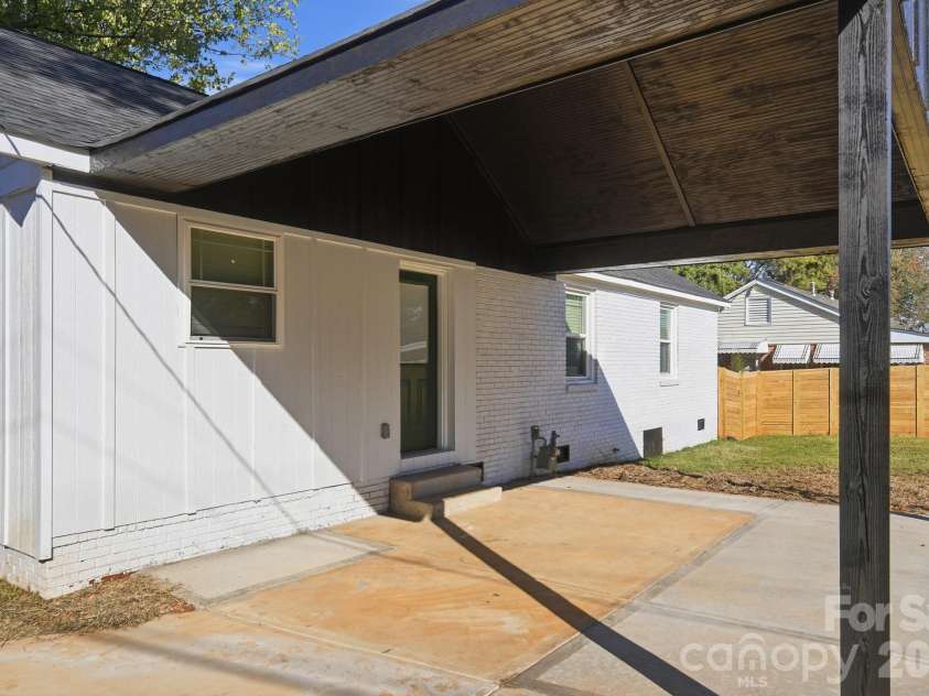 3228 Barfield Drive, Charlotte, NC 28217.  MLS# CAR4431105, YatesRealty ID 54933. 