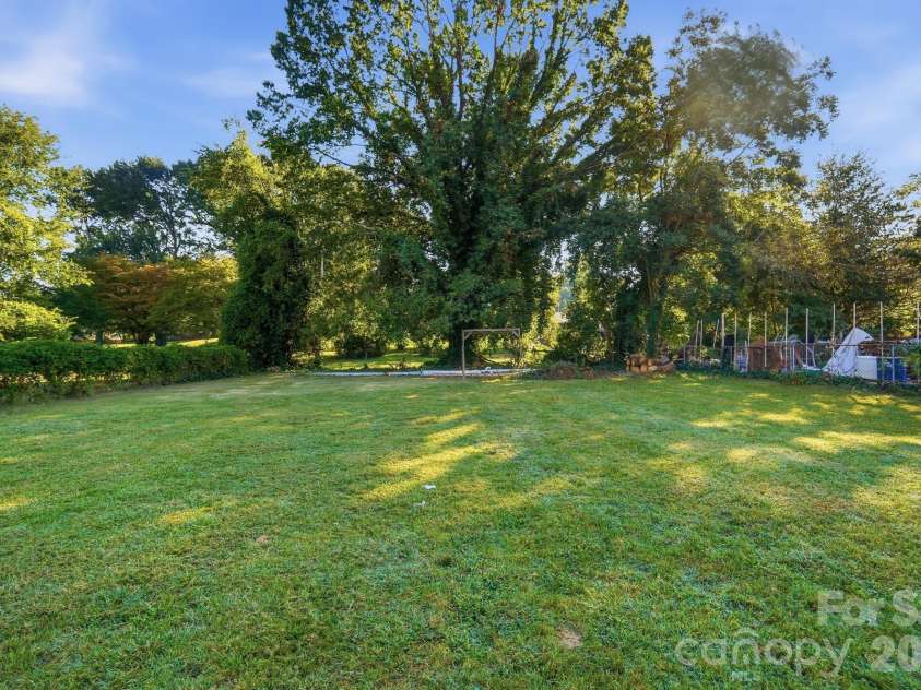3228 Barfield Drive, Charlotte, NC 28217.  MLS# CAR4431105, YatesRealty ID 54933. 
