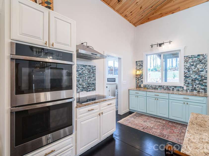 136 Sellers Road, Kings Mountain, NC 28086.  MLS# CAR4429101, YatesRealty ID 54934. Double Oven