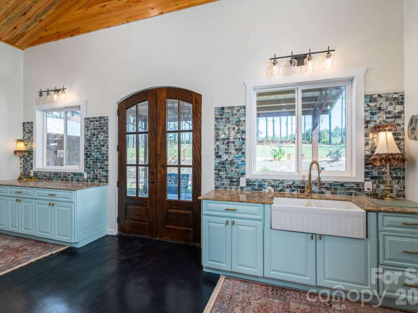 136 Sellers Road, Kings Mountain, NC 28086.  MLS# CAR4429101, YatesRealty ID 54934. Kitchen