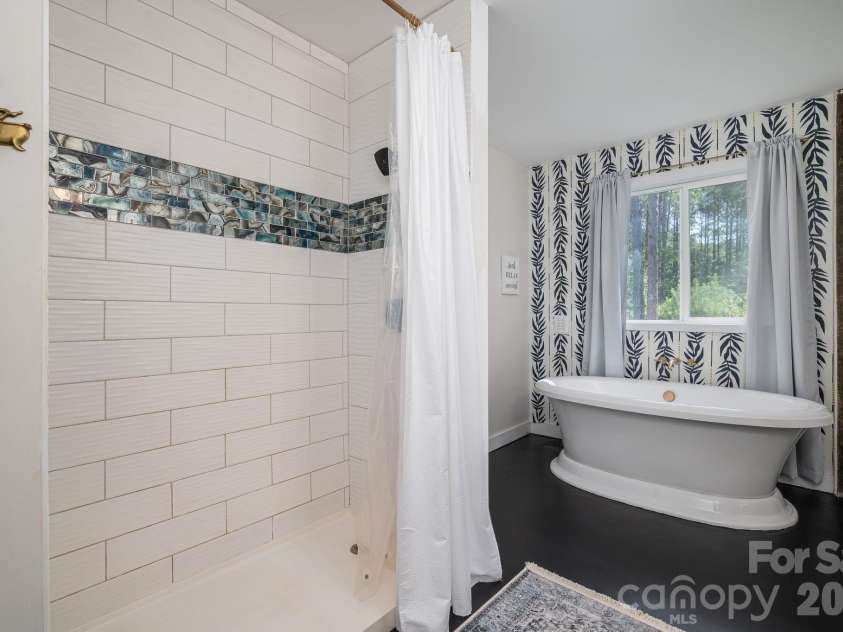 136 Sellers Road, Kings Mountain, NC 28086.  MLS# CAR4429101, YatesRealty ID 54934. Master Bath