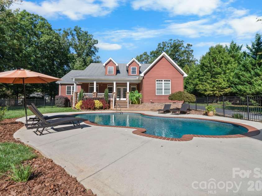 2139 Zion Church Road, Hickory, NC 28602.  MLS# CAR4427903, YatesRealty ID 54935. 