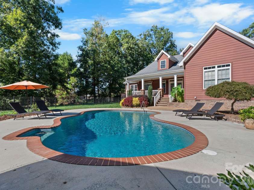 2139 Zion Church Road, Hickory, NC 28602.  MLS# CAR4427903, YatesRealty ID 54935. 