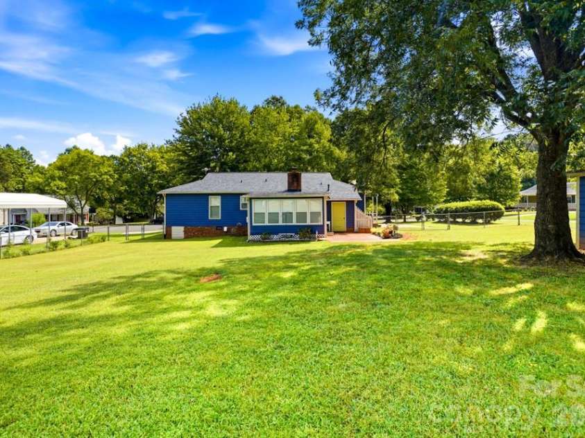 2118 Lampglow Court, Gastonia, NC 28056.  MLS# CAR4426612, YatesRealty ID 54938. 