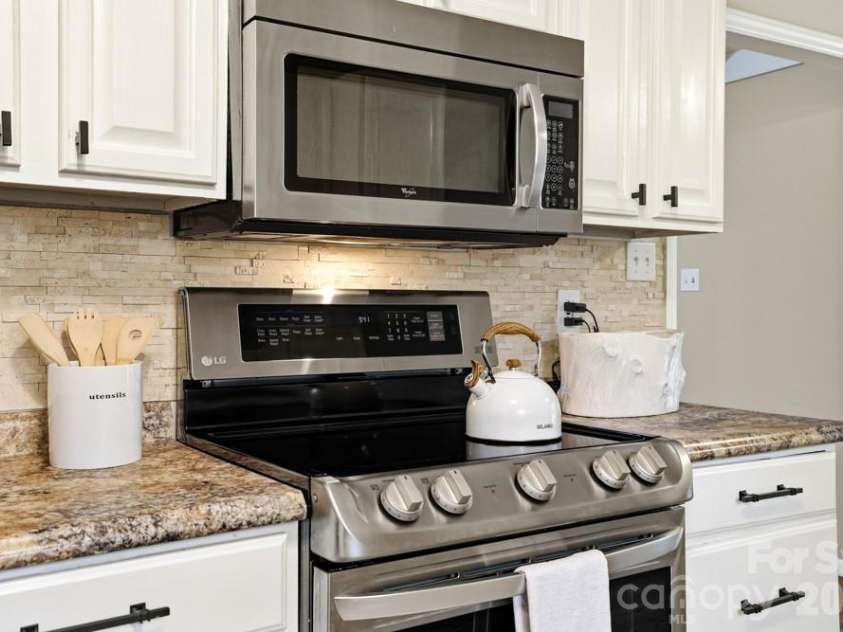 2118 Lampglow Court, Gastonia, NC 28056.  MLS# CAR4426612, YatesRealty ID 54938. 
