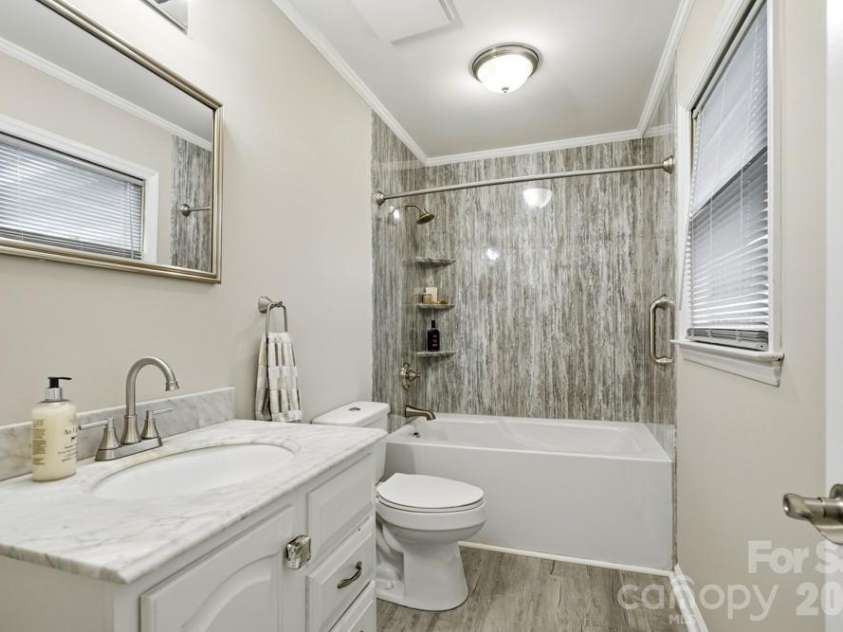 2118 Lampglow Court, Gastonia, NC 28056.  MLS# CAR4426612, YatesRealty ID 54938. En Suite