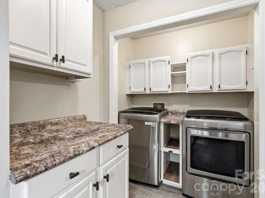 2118 Lampglow Court, Gastonia, NC 28056.  MLS# CAR4426612, YatesRealty ID 54938. Mudroom/Laundry Room