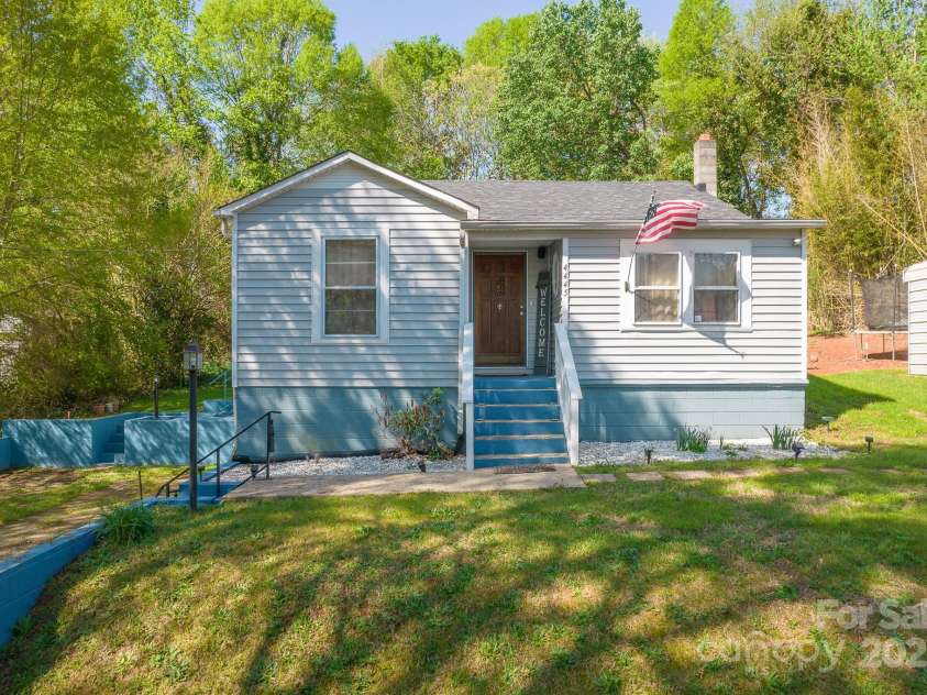 4445 Pioneer Drive, Hickory, NC 28601.  MLS# CAR4241445, YatesRealty ID 5494. 