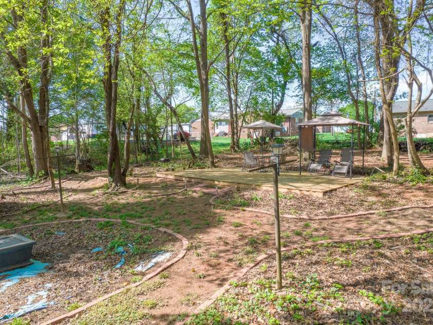 4445 Pioneer Drive, Hickory, NC 28601.  MLS# CAR4241445, YatesRealty ID 5494. 