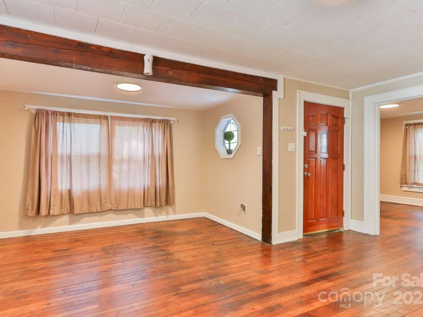 4445 Pioneer Drive, Hickory, NC 28601.  MLS# CAR4241445, YatesRealty ID 5494. 