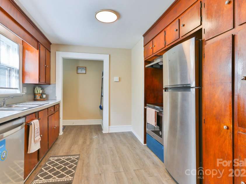 4445 Pioneer Drive, Hickory, NC 28601.  MLS# CAR4241445, YatesRealty ID 5494. 