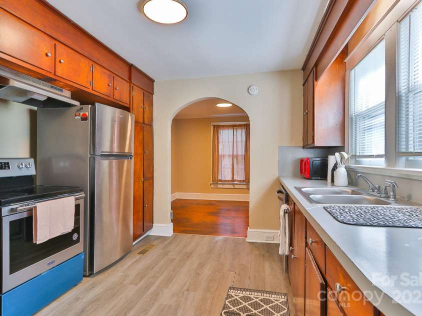 4445 Pioneer Drive, Hickory, NC 28601.  MLS# CAR4241445, YatesRealty ID 5494. 