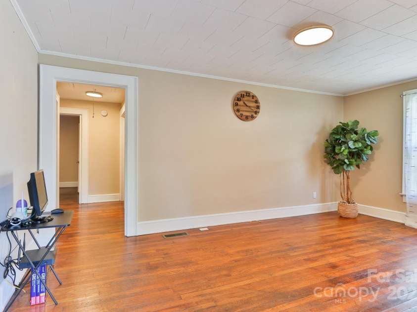 4445 Pioneer Drive, Hickory, NC 28601.  MLS# CAR4241445, YatesRealty ID 5494. 