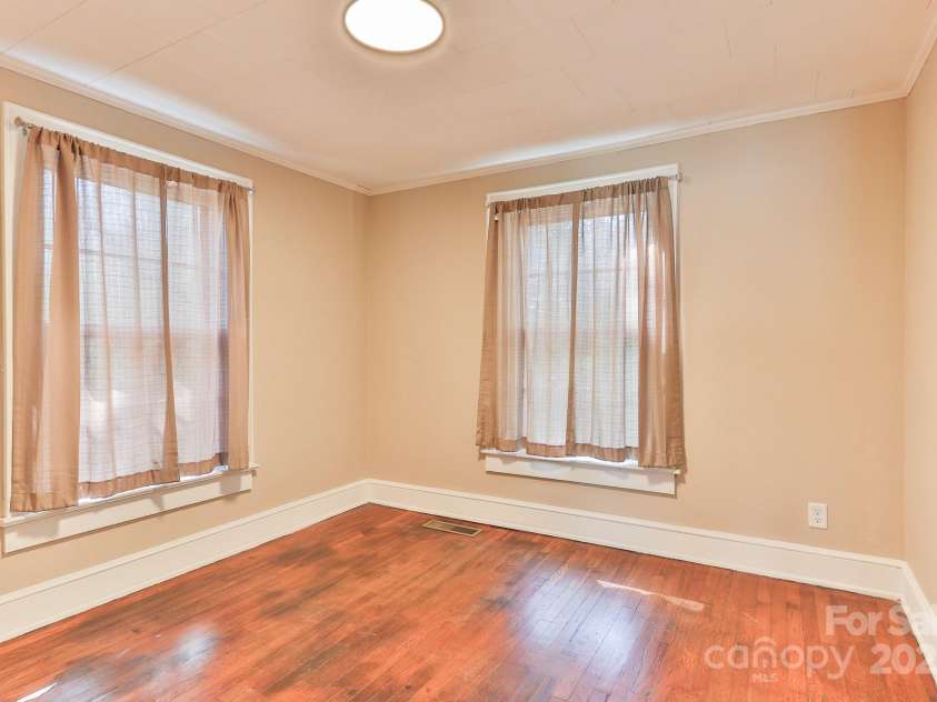 4445 Pioneer Drive, Hickory, NC 28601.  MLS# CAR4241445, YatesRealty ID 5494. 