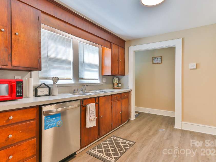 4445 Pioneer Drive, Hickory, NC 28601.  MLS# CAR4241445, YatesRealty ID 5494. 