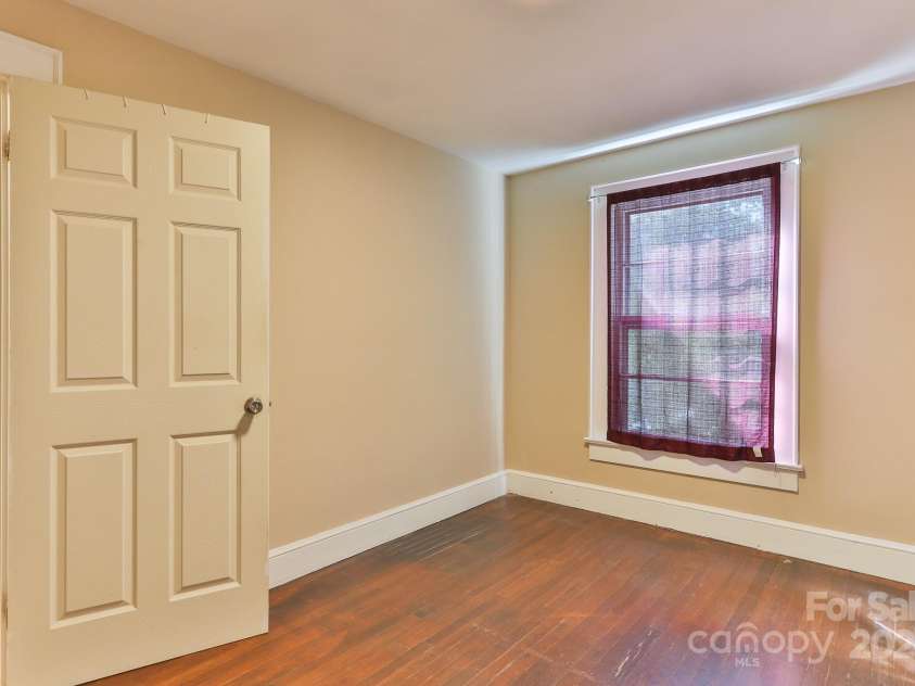 4445 Pioneer Drive, Hickory, NC 28601.  MLS# CAR4241445, YatesRealty ID 5494. 