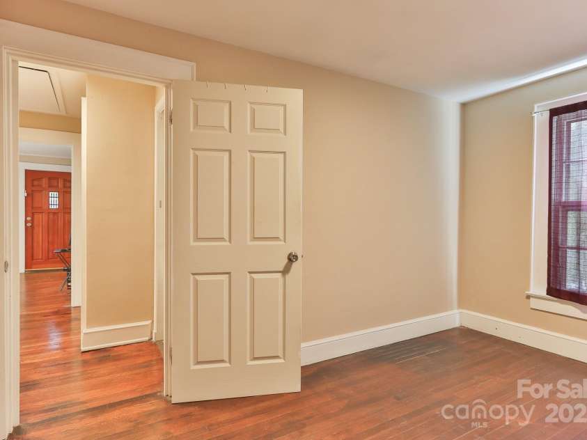 4445 Pioneer Drive, Hickory, NC 28601.  MLS# CAR4241445, YatesRealty ID 5494. 